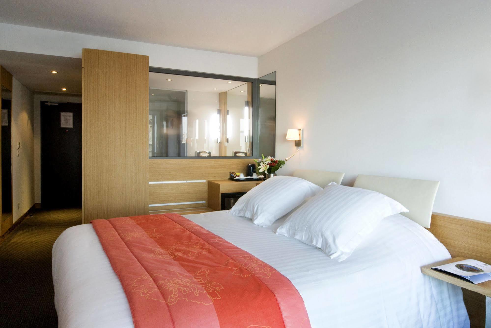 Best Western Premier Hotel Du Vieux-Port Ла-Сьота Номер фото